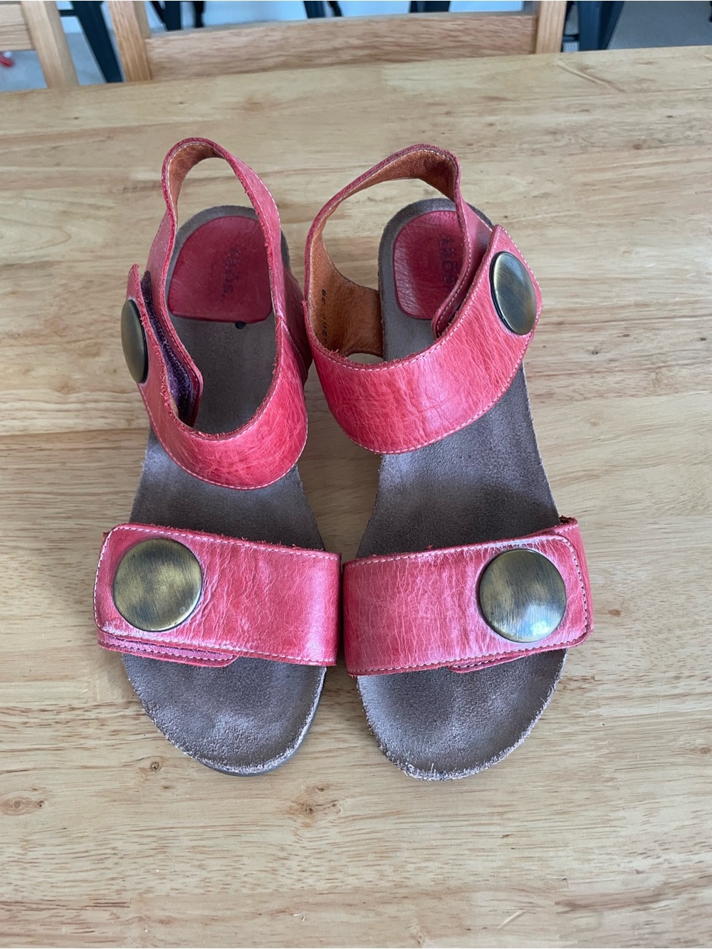 Taos Footwear Coral Pink Leather Slingback Sandals with Brass Medallions